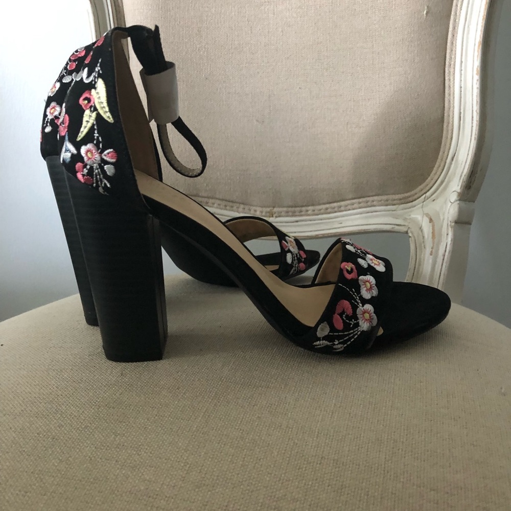 Heels - Picture 2 of 3